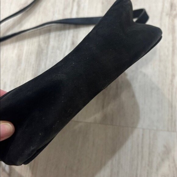 Ferragamo Womens Vara bow black suede cross body bag Elegant Black Crossbody Bag - Picture 4 of 9